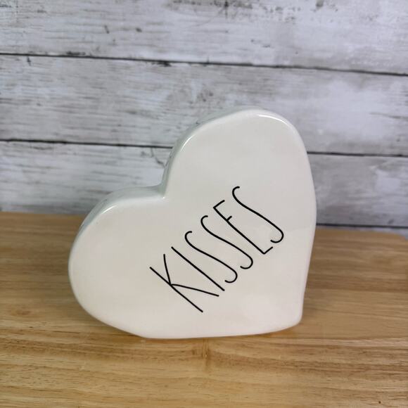 Rae Dunn Kisses Ceramic Heart - Picture 1 of 1